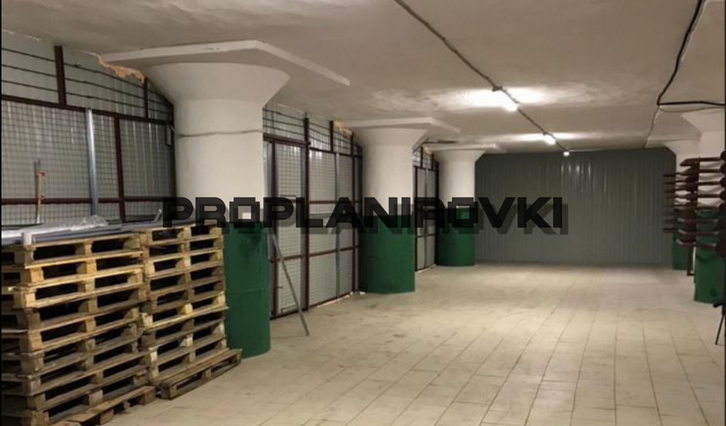 Арт. 131614769  
ЛОТ 3201. БЕЗ КОМИССИИ! ПРЕДЛОЖЕНИЕ ОТ СОБСТВЕННИКА! Предлагается к аренде утепленный склад класса B.  
 
Бесплатный въезд на территорию, зона погрузки-выгрузки с пандусом. Имеется 4 лифта с грузоподъемностью 3 тонны. Круглосуточный доступ. Удобная доступность комплекса на транспорт