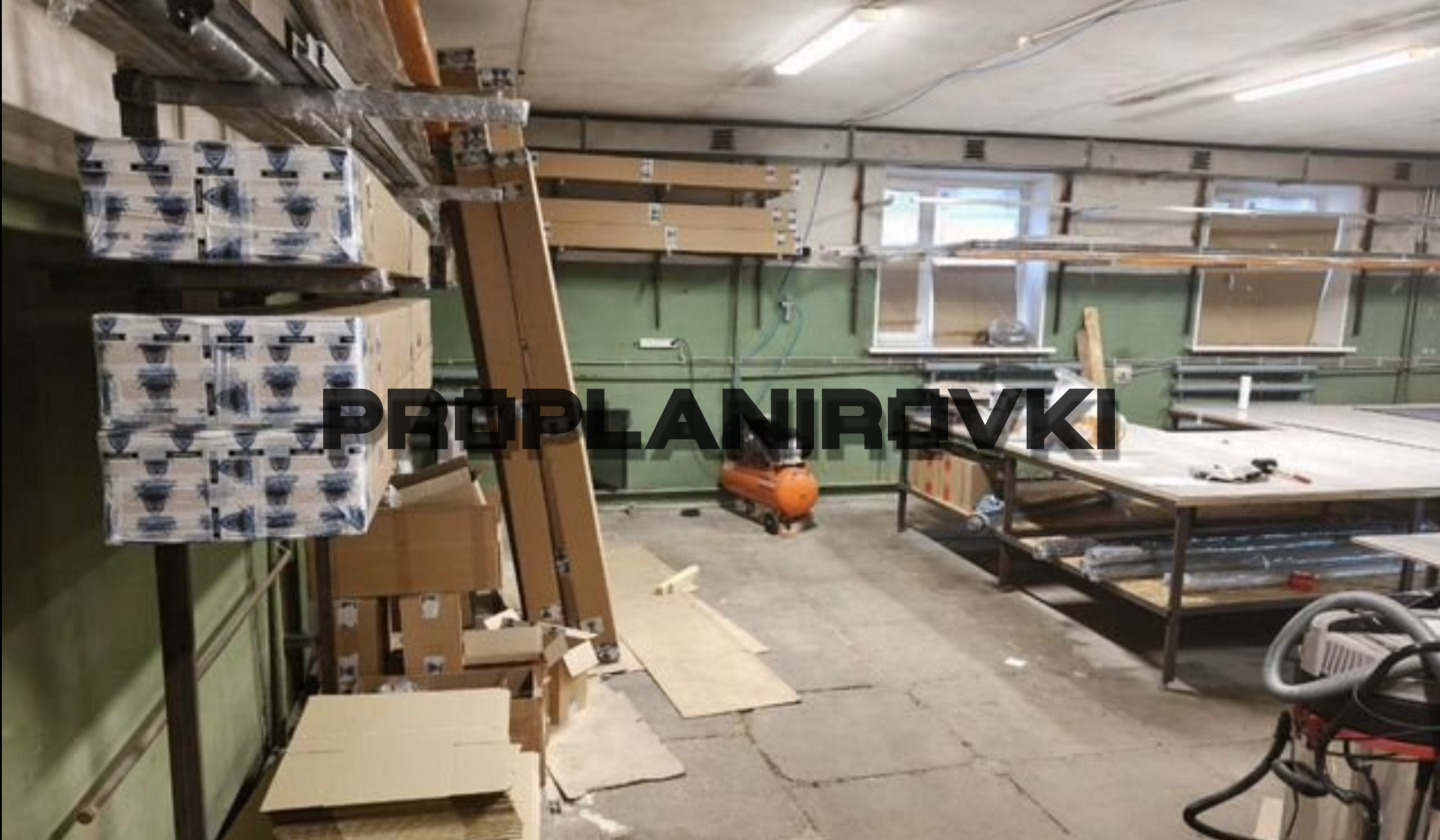 Арт. 131974668  
ЛОТ 3137-1. БЕЗ КОМИССИИ! ПРЕДЛОЖЕНИЕ ОТ СОБСТВЕННИКА! Предлагается в аренду площадь для производства, склада и фулфилмента в БЦ «Речники». 
 
Отдельный вход, проведены центральные коммуникации и отопление, удобная разгрузка/погрузка. Высота потолка - 4м. Станция метро Кленовый буль