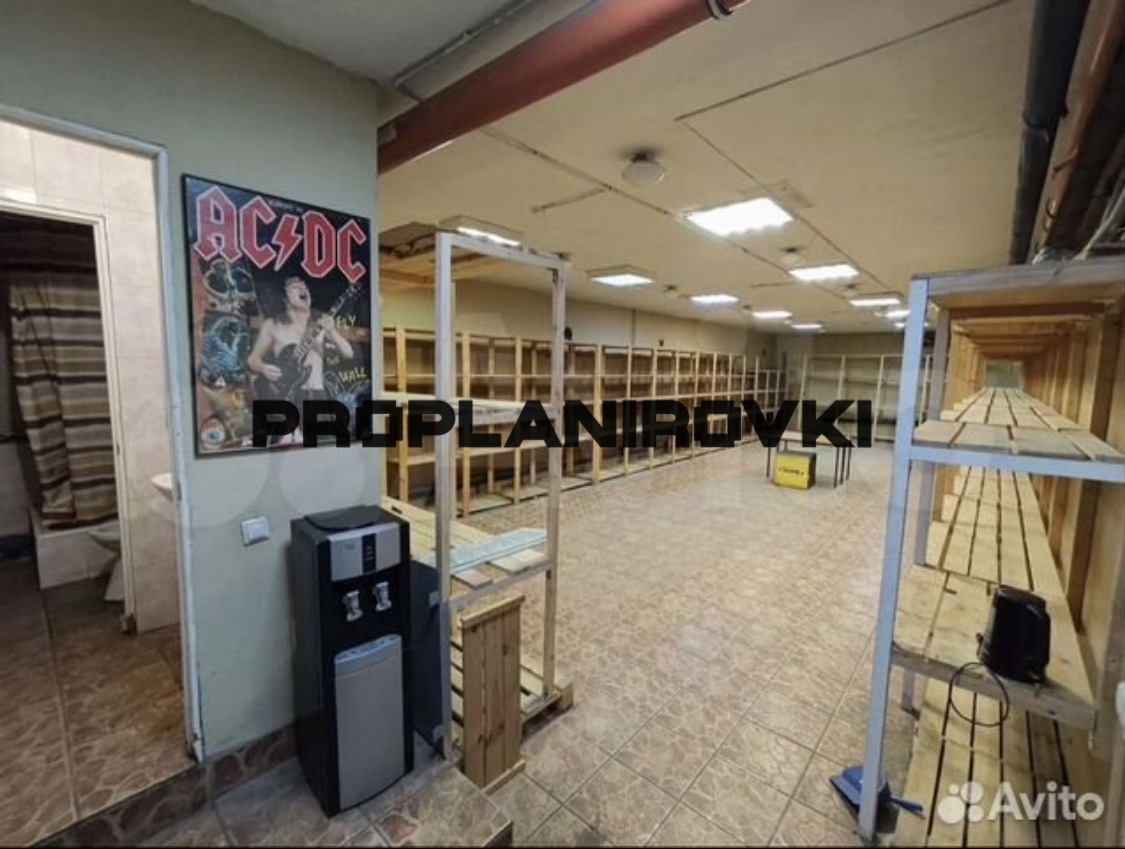 Арт. 132050453  
ЛОТ 3303. БЕЗ КОМИССИИ! ПРЕДЛОЖЕНИЕ ОТ СОБСТВЕННИКА! Предлагается в аренду площадь свободного назначения для склада или мастерской. 
 
Отдельный вход с торца с выходом в подъезд, собственный санузел. Помещение использовалось для склада. Высота потолков - 2,5м. Залог - 1 мес. 
 
Звон