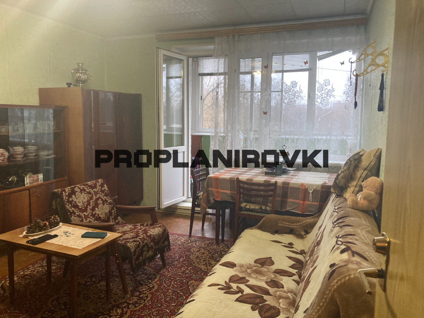 Сдаётся однокомнатная квартира в которой есть всё необходимое для комфортного проживания. В качестве потенциальных нанимателей рассматриваются семейные пары, либо один человек. Рассмотрим воспитанного домашнего питомца. Прекрасная транспортная доступность.
Развитая инфраструктура. Прекрасные парковы