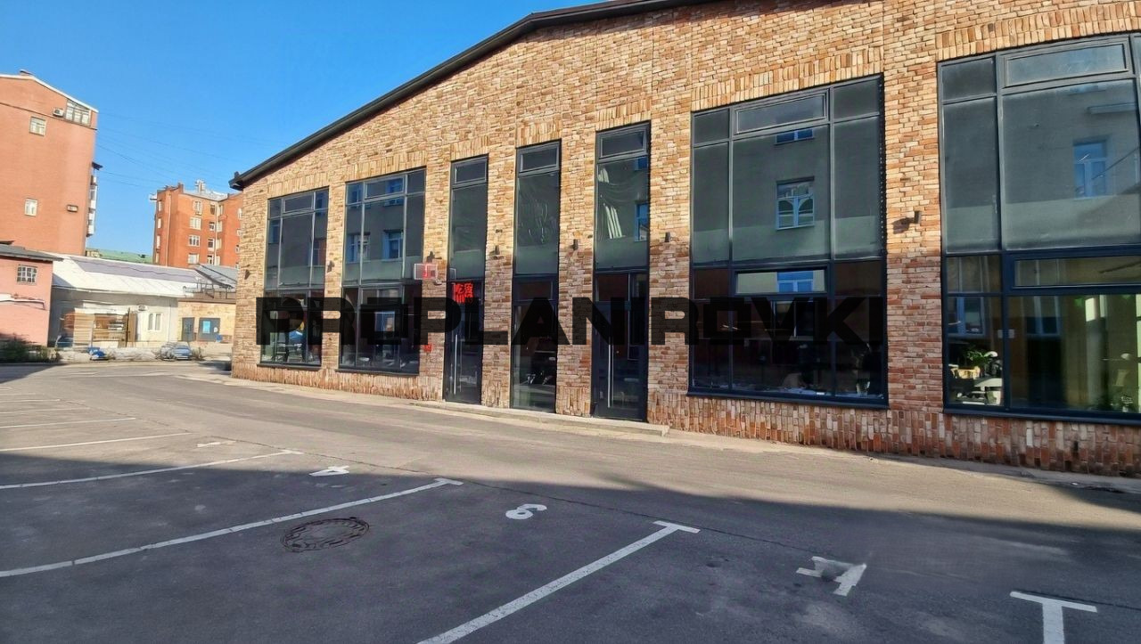 БЕЗ КОМИССИИ!ПРЕДЛОЖЕНИЕ ОТ СОБСТВЕННИКА! 
Сдаётся светлое помещение свободного назначения (ПСН) на 1-м этаже административного здания в историческом центре столицы по адресу: ул. Мясницкая, д. 13с20.

Ключевые параметры:

Площадь: 160 кв. м.

Вход: Два отдельных входа с улицы (отдельно от основного