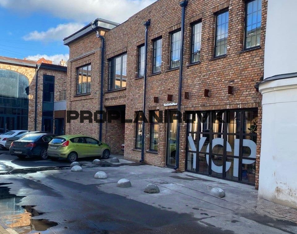 БЕЗ КОМИССИИ!ПРЕДЛОЖЕНИЕ ОТ СОБСТВЕННИКА!
Сдаётся помещение свободного назначения на 1-м этаже административного здания в центре Москвы по адресу: ул. Мясницкая, д. 13с24.

Расположение:

Центральный административный округ.

Шаговая доступность от станций метро: Чистые пруды, Тургеневская, Сретенски