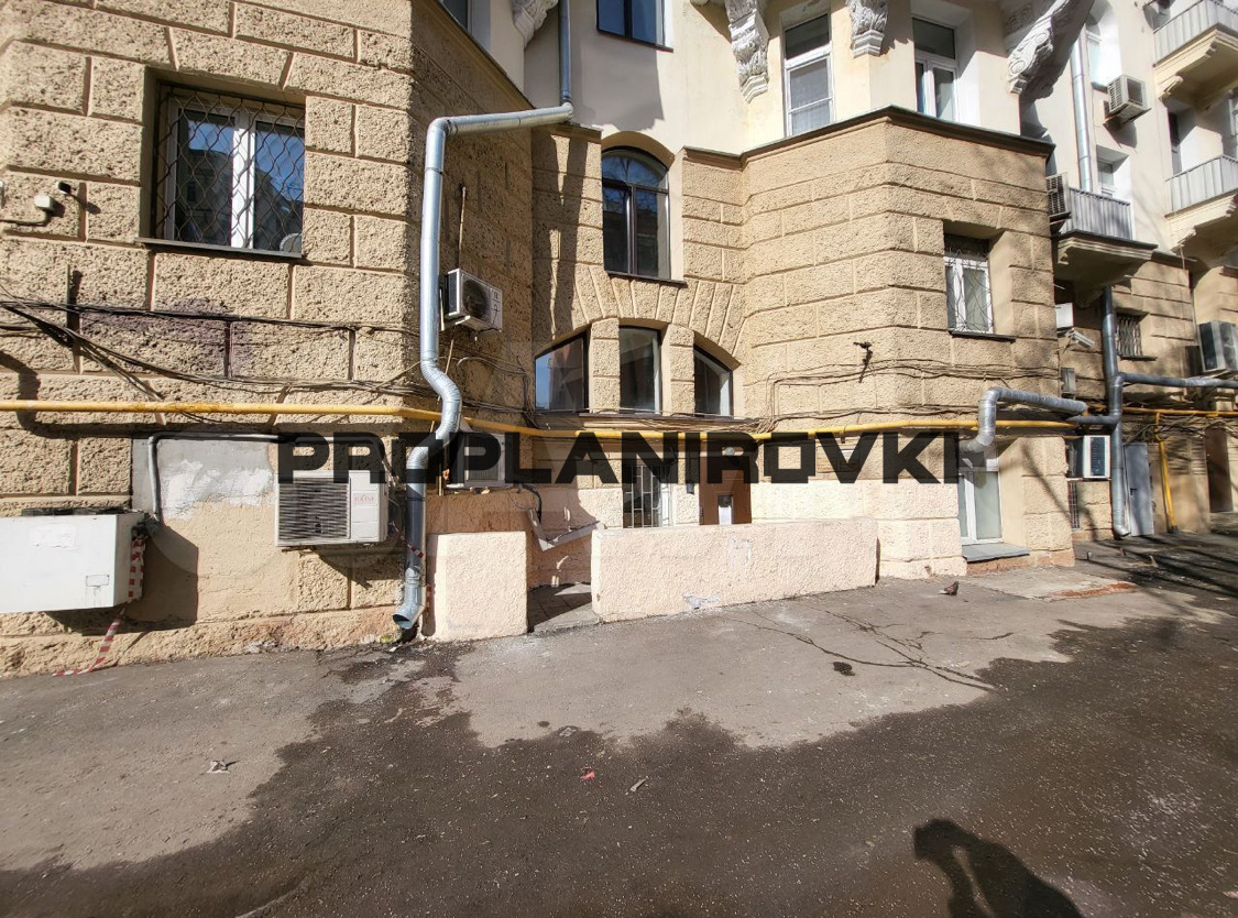 ЛОТ 3227. БЕЗ КОМИССИИ! ПРЕДЛОЖЕНИЕ ОТ СОБСТВЕННИКА! Сдается в аренду помещение свободного назначения с отдельным входом.

Отдельный вход с внутреннего двора, вытяжка, окна в приямках, санузлы, высота потолков - 2,7м. Имеется парковка. Площадь подходит для офиса, школы, салона красоты. Арендаторам п