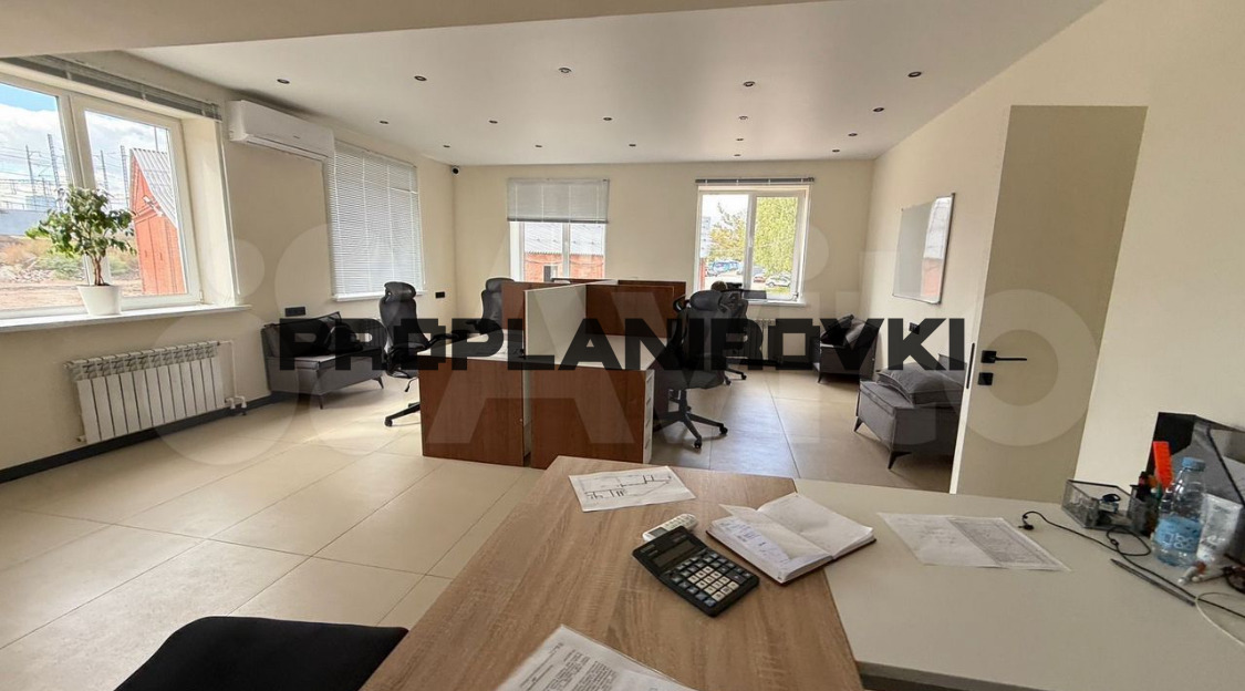 ЛОТ 3245. БЕЗ КОМИССИИ! ПРЕДЛОЖЕНИЕ ОТ СОБСТВЕННИКА! Предлагается в аренду офис с мебелью.

Выполнен дизайнерский ремонт, два санузла, кухня, дверь с датчиком отпечатка пальца. Территория современного производственно-складского комплекса. Эксплуатационные услуги включены в стоимость. Электромощность