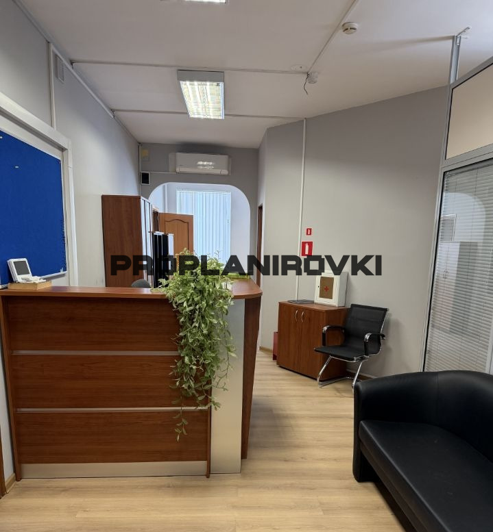 ЛОТ 3247. БЕЗ КОМИССИИ! ПРЕДЛОЖЕНИЕ ОТ СОБСТВЕННИКА! Предлагается в аренду площадь свободного назначения с качественной отделкой. 

Планировка из 5 кабинетов и санузла. Предоставляется два парковочных места. Коммунальные и эксплуатационные платежи включены в стоимость. Юридический адрес для арендато