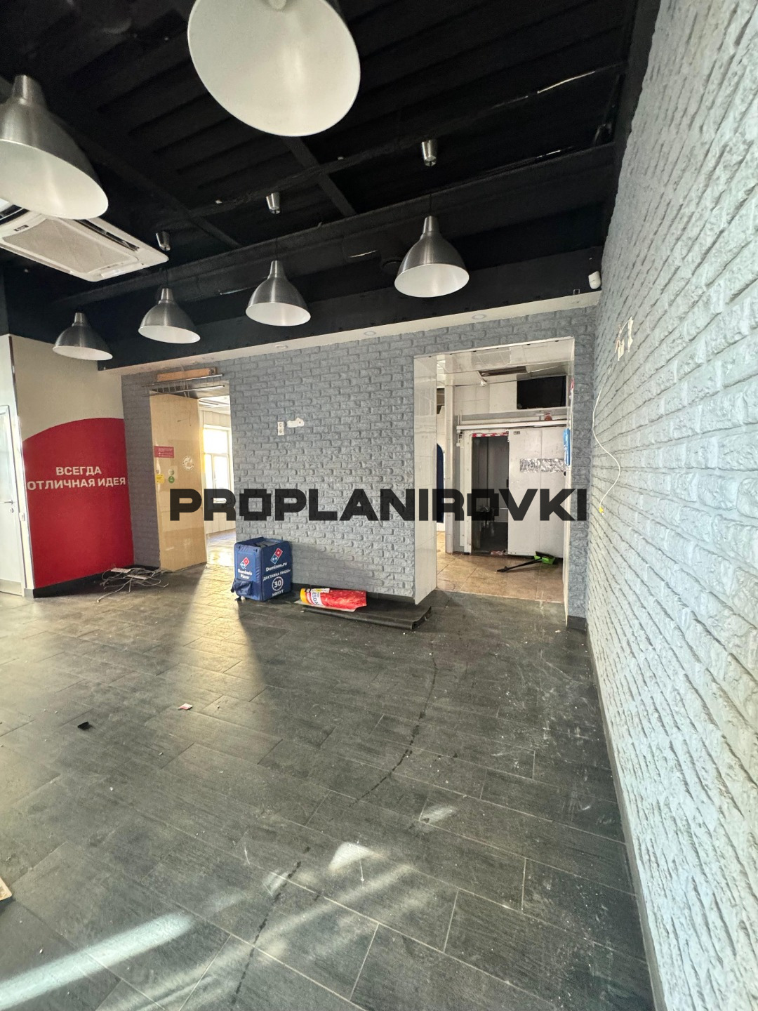 Предлагаем в аренду современное коммерческое помещение по адресу: Москва, улица Талалихина, 37. Это отличная возможность для развития вашего бизнеса: высокая проходимость, удобная транспортная доступность и развитая инфраструктура.
помещение на 1 этаже отдельно стоящего особняка, вход с первой линии