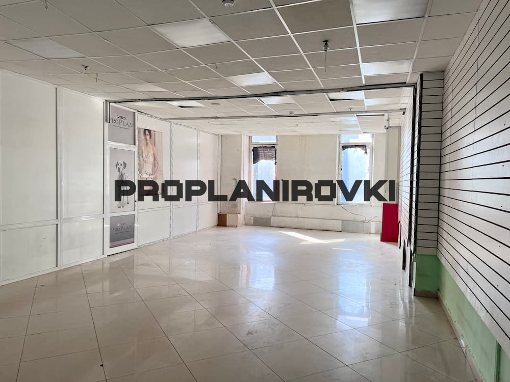 Предлагаем в аренду современное торговое помещение по адресу: Москва, Проспект Вернадского, 41с3. Локация с высокой проходимостью и отличной транспортной доступностью — идеальный выбор для развития розничной торговли или сферы услуг.
Бесплатная парковка
Эксплуатационные услуги включены в арендную пл