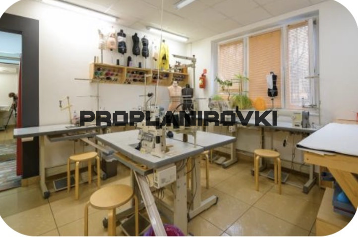 Предлагаем в аренду современное коммерческое помещение по адресу: Москва, улица Героев Панфиловцев, 1к3. Идеальное решение для стартапов и действующих компаний: удобная локация в районе Северное Тушино, развитая инфраструктура и гибкие условия аренды.

Почему стоит выбрать это помещение?
Престижный 