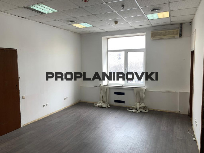 Сдается в аренду на длительный срок бюджетный офис площадью 49,6 кв м. Помещение расположено на 4 этаже. Общий вход, охрана.

Офис расположен в пешей доступности от метро Сокол. Рядом галерея магазинов, рестораны, кафе, спортивные клубы.

Коммерческие условия: страховой депозит — 2 месяца, в арендну