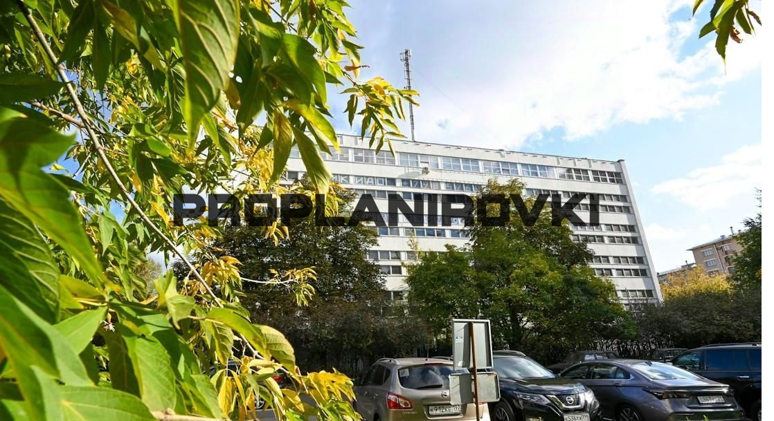 Крупный собственник  предлагает в аренду помещение под офис в 6-ти этажном административном здании. 13 мин. пешком от м. «Университет» и «Проспект Вернадского».
Арендуемая площадь 295,9 кв.м. на 1 этаже с учетом коридорного коэффициента 12%.
Открытая планировка. Возможна перепланировка, организация 