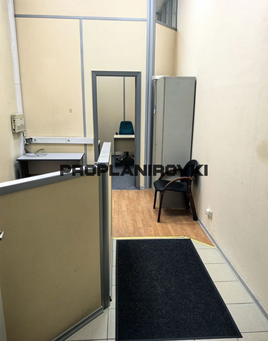 ЛОТ 3268. БЕЗ КОМИССИИ! ПРЕДЛОЖЕНИЕ ОТ СОБСТВЕННИКА! Предлагается в аренду офисная площадь с мебелью.

Территория находится под охраной, имеется паркинг, пропускная система. Для арендаторов к предоставляется юридический адрес. Залог - 1 мес.

Прямая аренда. Звоните прямо сейчас!